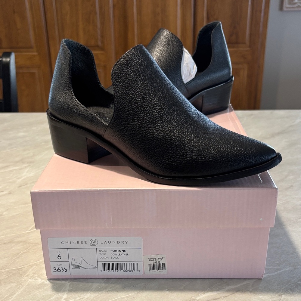 Chinese Laundry Black Leather Cutout Slip-On Loafers